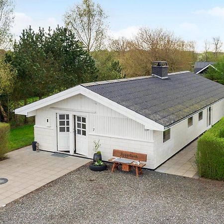 2 Bedroom Nice Home In Børkop Exterior foto